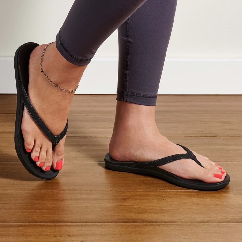 OluKai Ho‘ōpio Women’s Beach Sandals